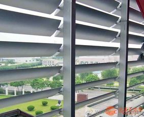 電動遮陽天蓬簾、戶外遮陽百葉簾與遮陽翻板梭形百葉片批發定制及系統集成價格解析